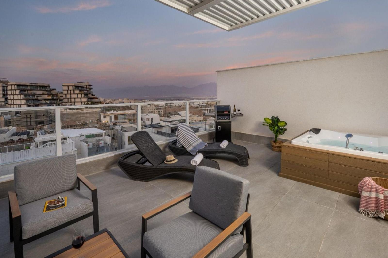 Mountain And Sea View - Penthouse With Private Pool Apartment Eilat Exterior foto